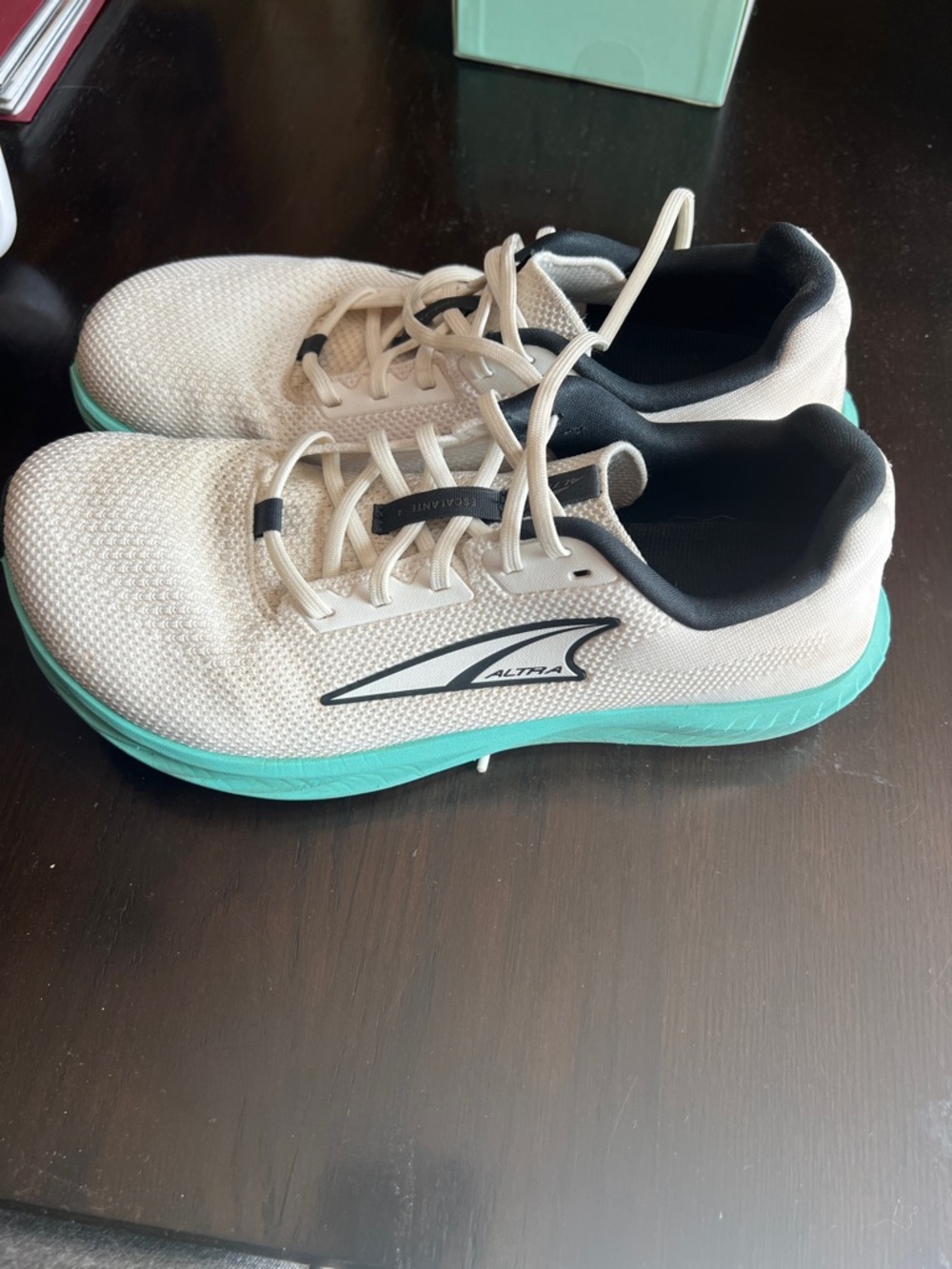 Altra Escalante 4 Cream Running Shoes with Teal Midsole